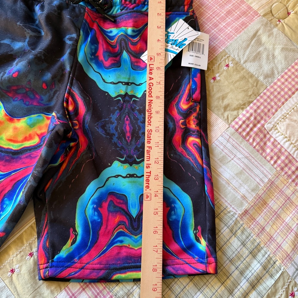 Vibrant Multicolor Shorts Men’s Size S NWT with side and back pockets 30” waist‎ - Picture 4 of 10